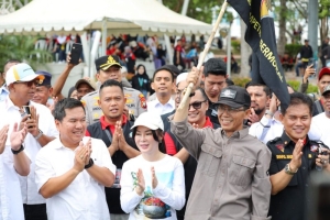 Amsakar-Li Claudia bersama Buruh Batam, MayDay Diisi Aksi Positif
