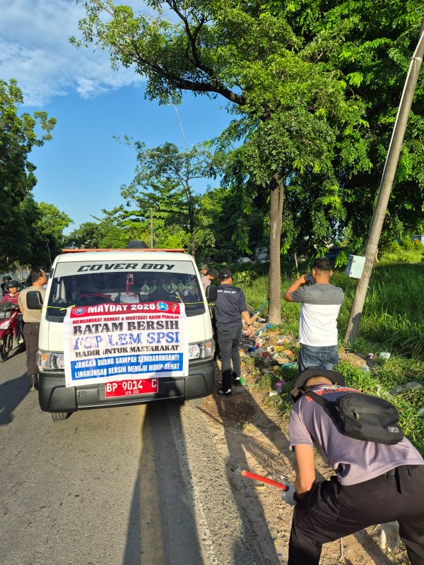Peringati Hari Buruh 2026, Polresta Barelang Gelar Gotong Royong Serentak “Batam Bersih”