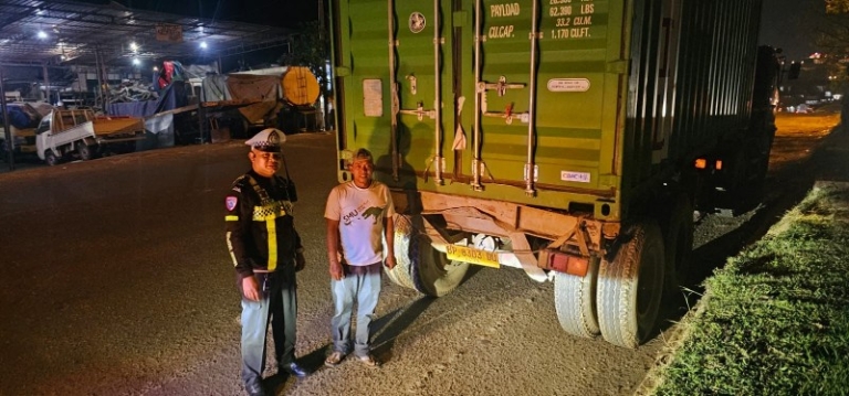 Satlantas Polresta Barelang Patroli Malam, Tindak Truck Trailer Tanpa Lampu Rem Demi Keselamatan Pengguna Jalan