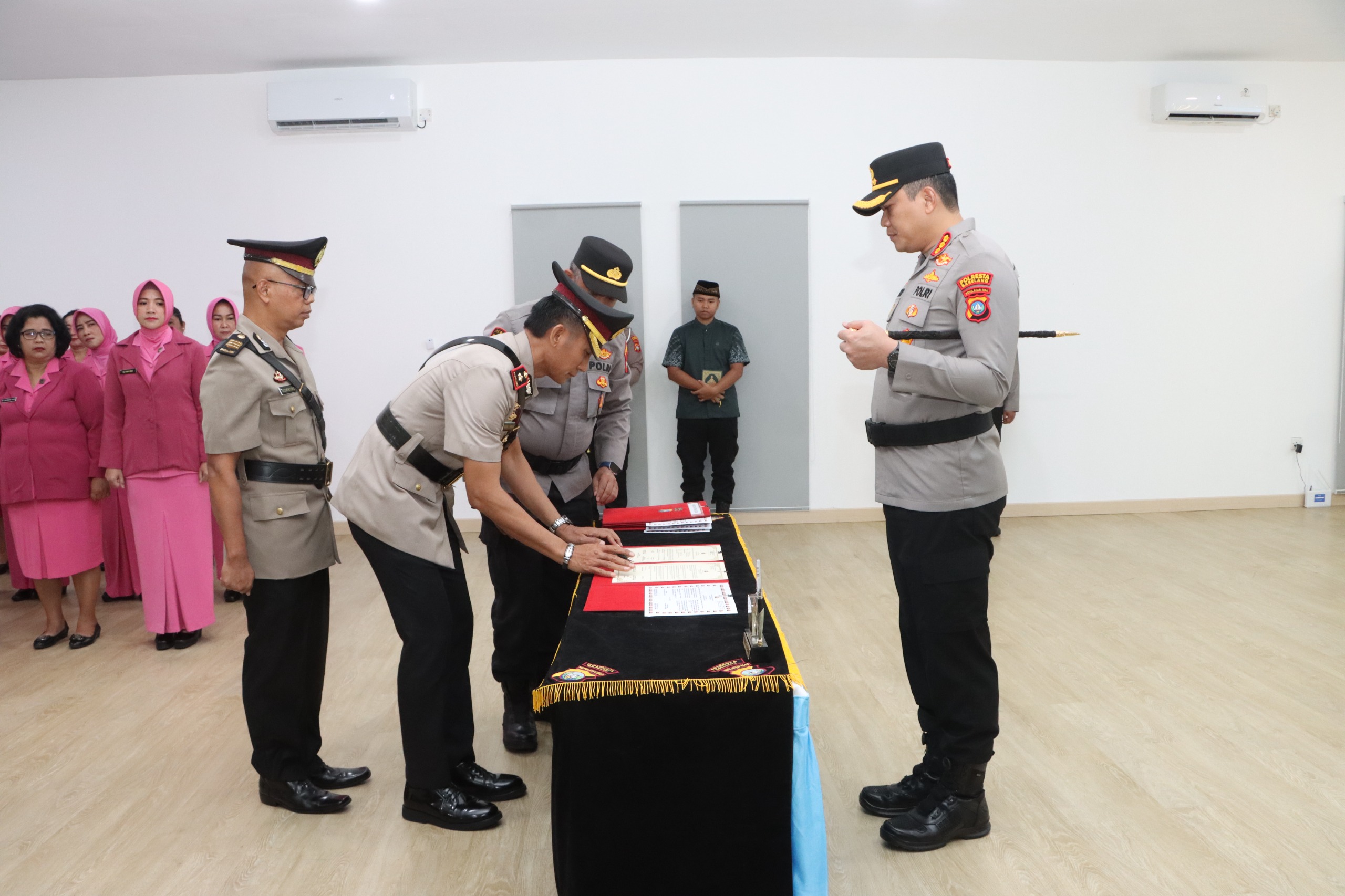 Kapolresta Barelang Pimpin Sertijab Kabagren dan Kapolsek Jajaran Serta Pelantikan Kapolsek Kawasan Bandara Hang Nadim