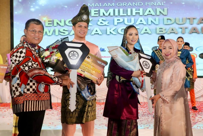 Arya dan Keizia Raih Gelar Encik dan Puan pada Grand Final Duta Wisata Batam 2026