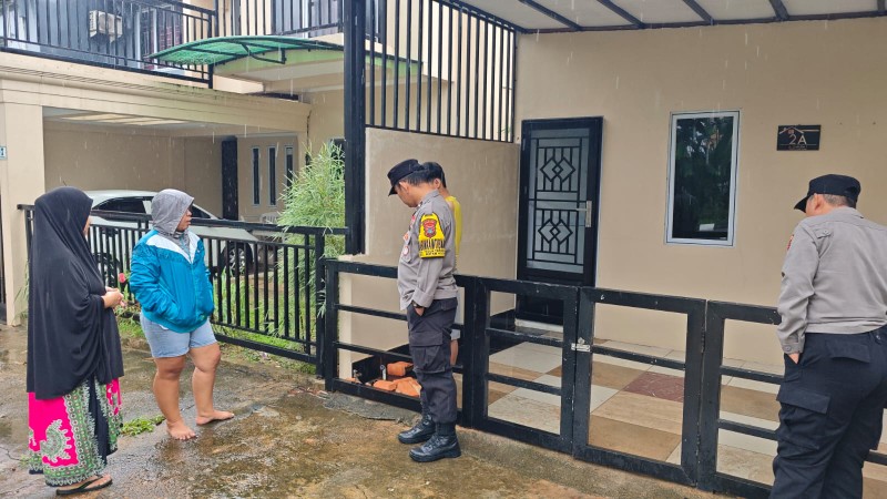 Personel Polsek Batam Kota Datangi TKP Dugaan Pencurian Meteran Air, Respon Cepat Laporan 110