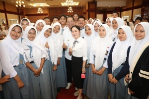 Amsakar-Li Claudia Perluas Beasiswa Batam untuk Anak Hinterland dan Keluarga Tidak Mampu