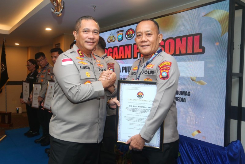 Kasihumas Polresta Barelang dan Kapolsek Bengkong Raih Penghargaan pada Rakernis Humas Polri Polda Kepri Tahun 2026