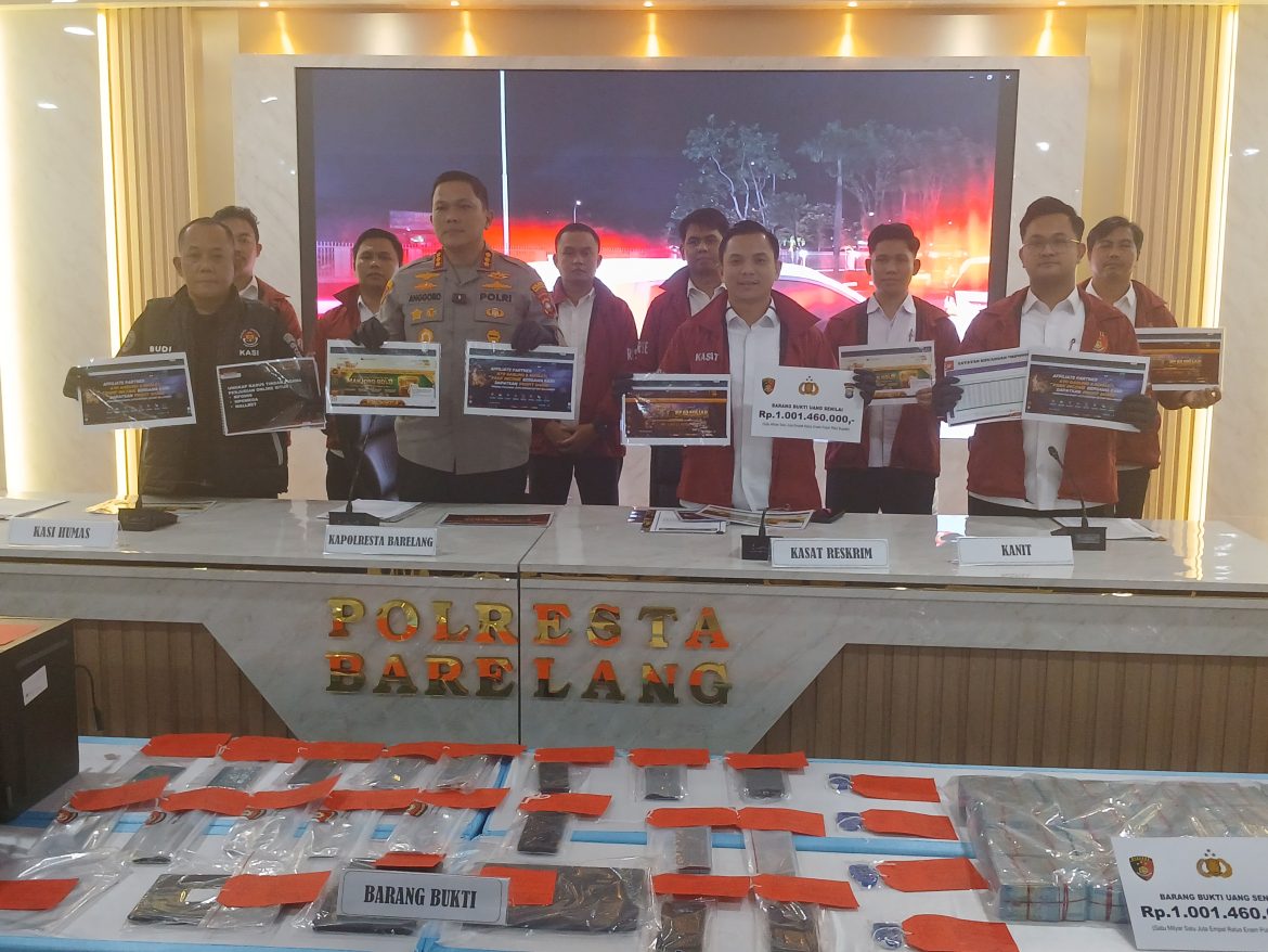 Polisi Gerebek Markas Judi Online Internasional di Sukajadi Batam, Rp1 Miliar Disita