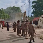 Tim Terpadu Kota Batam Ratakan Bangunan Liar Sepanjang Depan Perumnas Sampai Simpang GMP Kel. Duriangkang