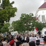 Demo Program Makan Bergizi Gratis di Batam, Ratusan Emak-Emak Turun ke Jalan
