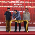 KPK Serahkan Aset Rampasan Rp4,2 Miliar ke KPU dan Polri
