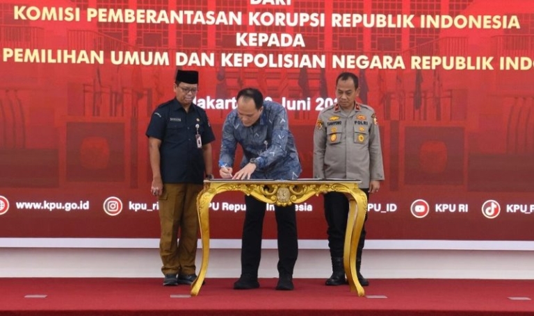 KPK Serahkan Aset Rampasan Rp4,2 Miliar ke KPU dan Polri