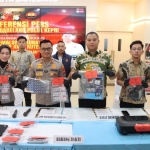 Wakapolresta Barelang Pimpin Konferensi Pers Pengungkapan Pemalsuan SIM C, Dua Tersangka Diamankan