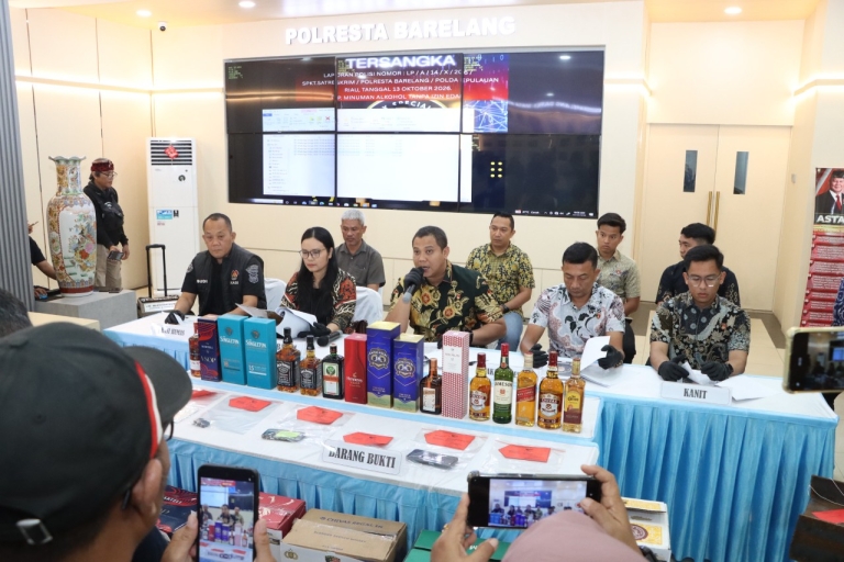 Polresta Barelang Ungkap Peredaran Ribuan Botol Minuman Alkohol Tanpa Izin Edar