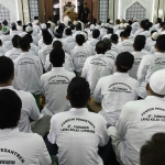 Kalapas Cipinang Bagikan Ratusan Baju Koko, Dorong 750 Santri Jadi Teladan bagi Warga Binaan